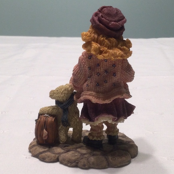 Boyds Bears & Friends Figurine Little Girl & Bear - Picture 4 of 7